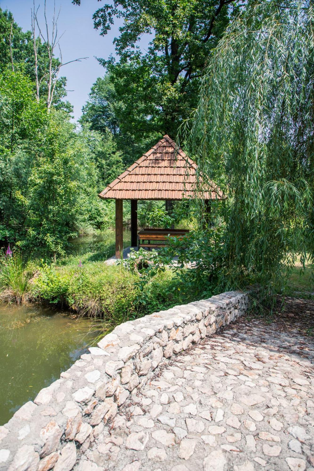 Guest House Mala Prica Zivinice Buitenkant foto